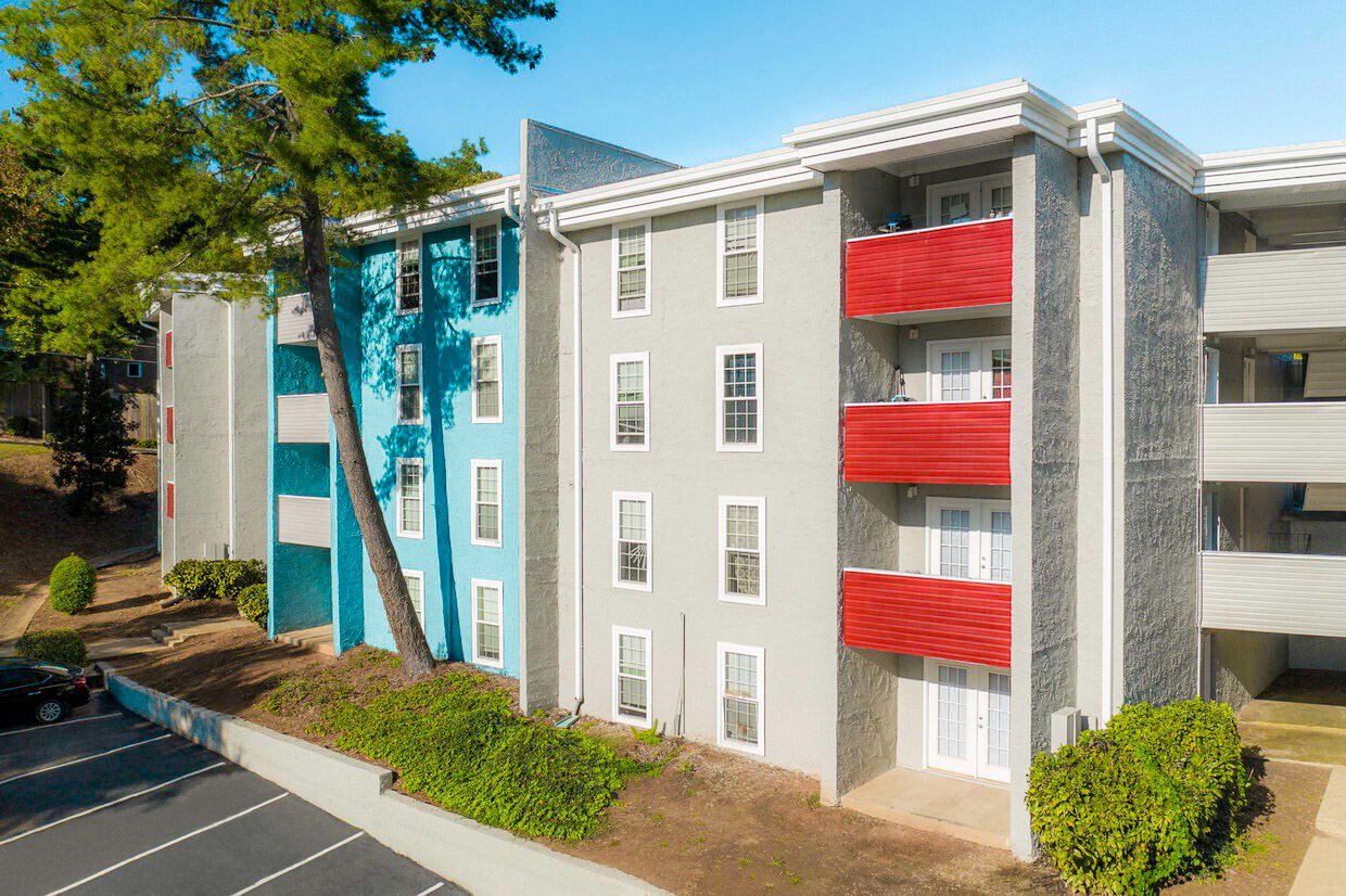 Elite at Lakeview Apartments in College Park, GA